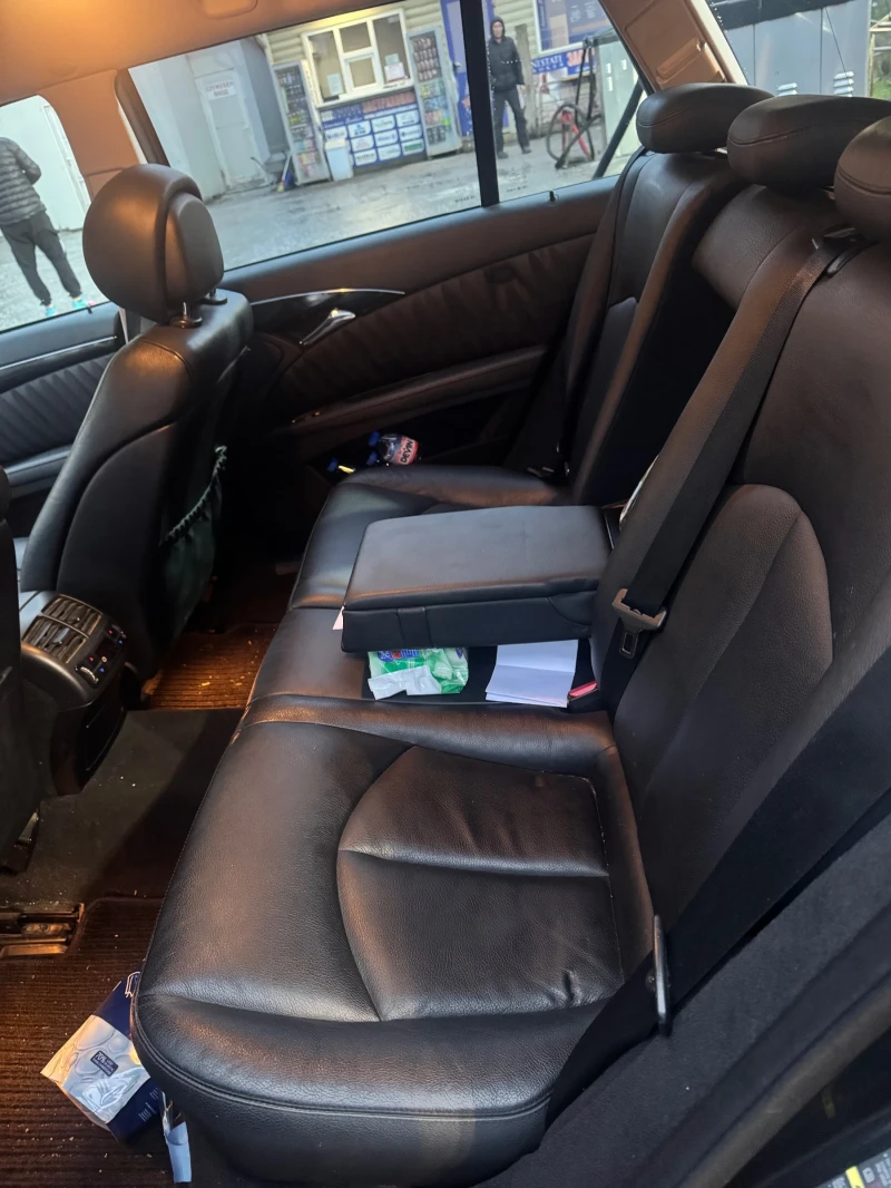 Mercedes-Benz E 320 CDI фейслифт в много добро състояние, снимка 9 - Автомобили и джипове - 53599340