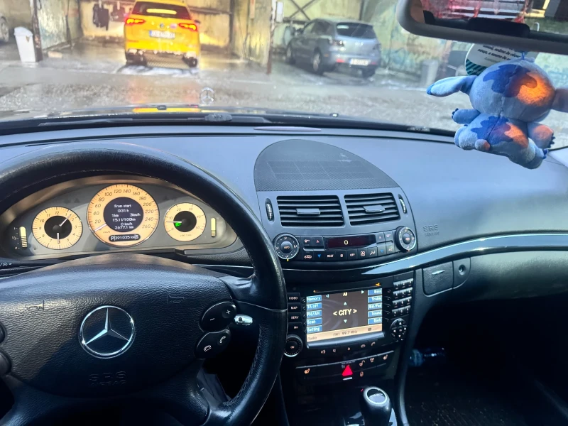 Mercedes-Benz E 320 CDI фейслифт в много добро състояние, снимка 14 - Автомобили и джипове - 53599340