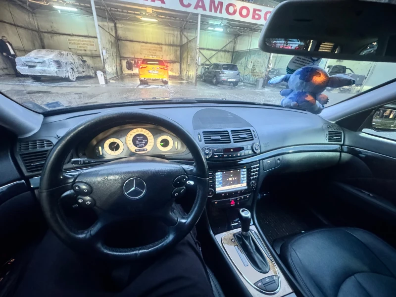 Mercedes-Benz E 320 CDI фейслифт в много добро състояние, снимка 12 - Автомобили и джипове - 53599340