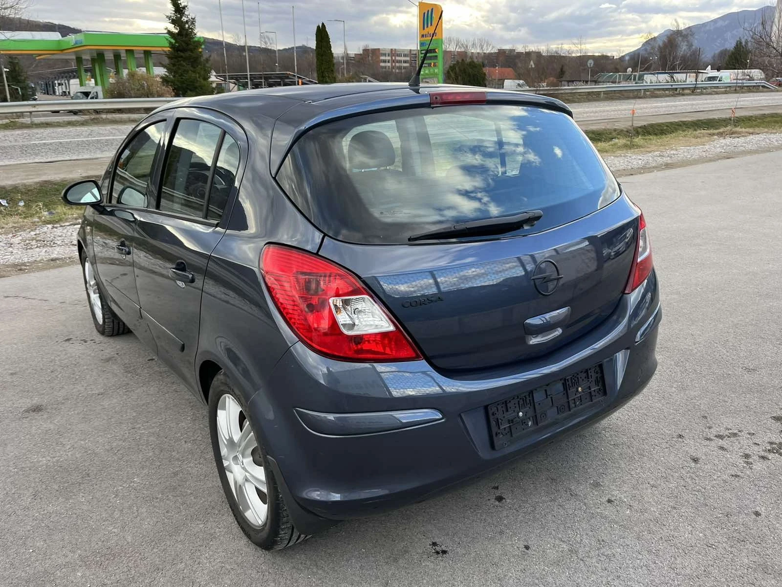 Opel Corsa 1.0I 60кс EURO 4 КЛИМАТИК  - изображение 5