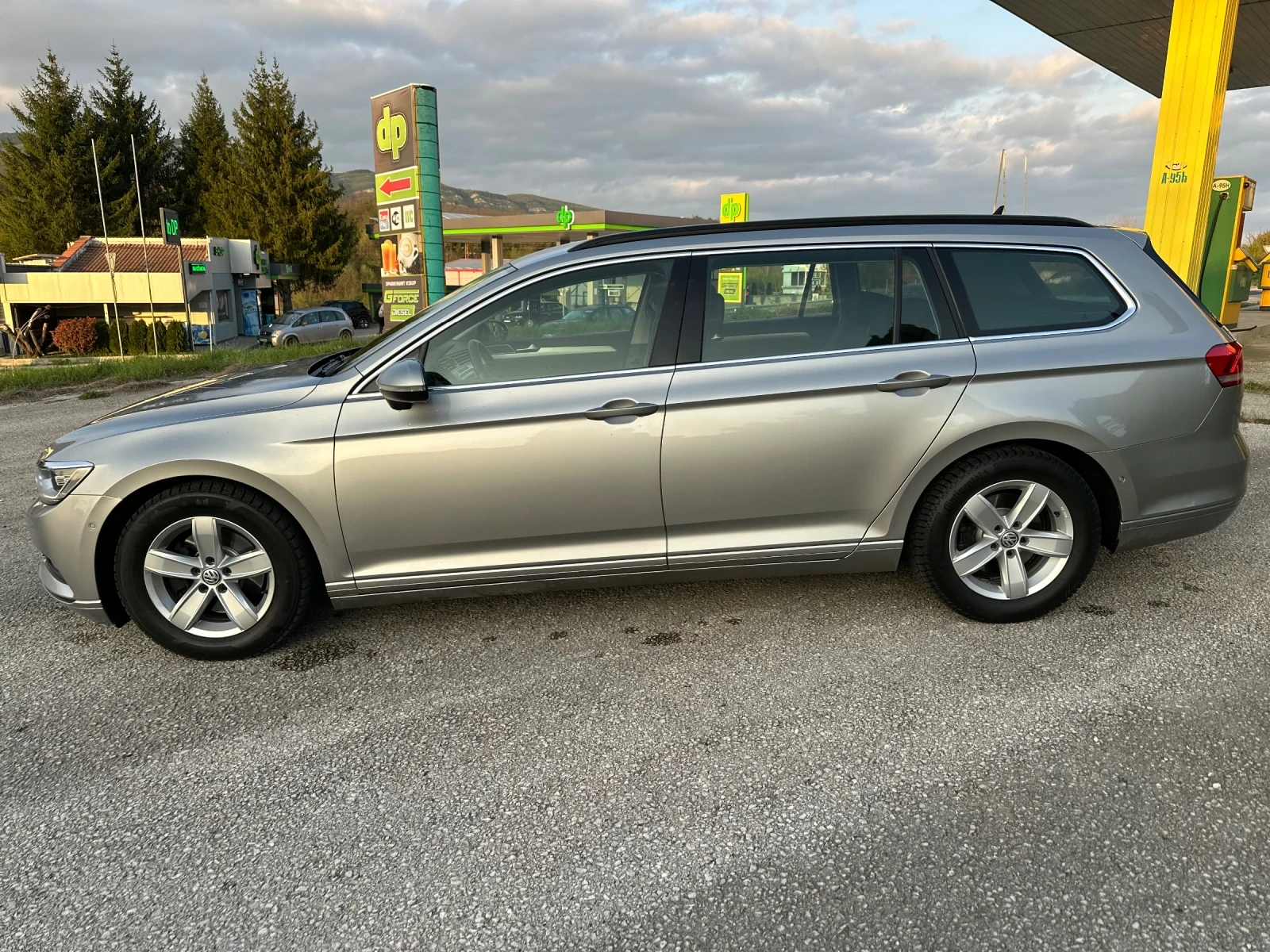 VW Passat 2.0 TDi DSG 150кс. 2015г Реални километри!!! - изображение 4