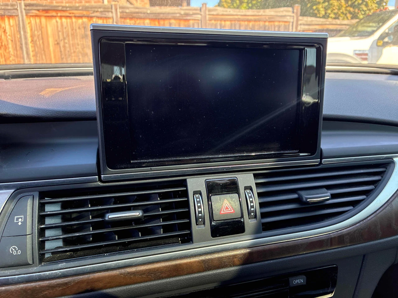 Audi A6 * АВТО КРЕДИТ* ЦЕНА ДО БГ * СЕРВИЗНА ИСТОРИЯ *  - изображение 8