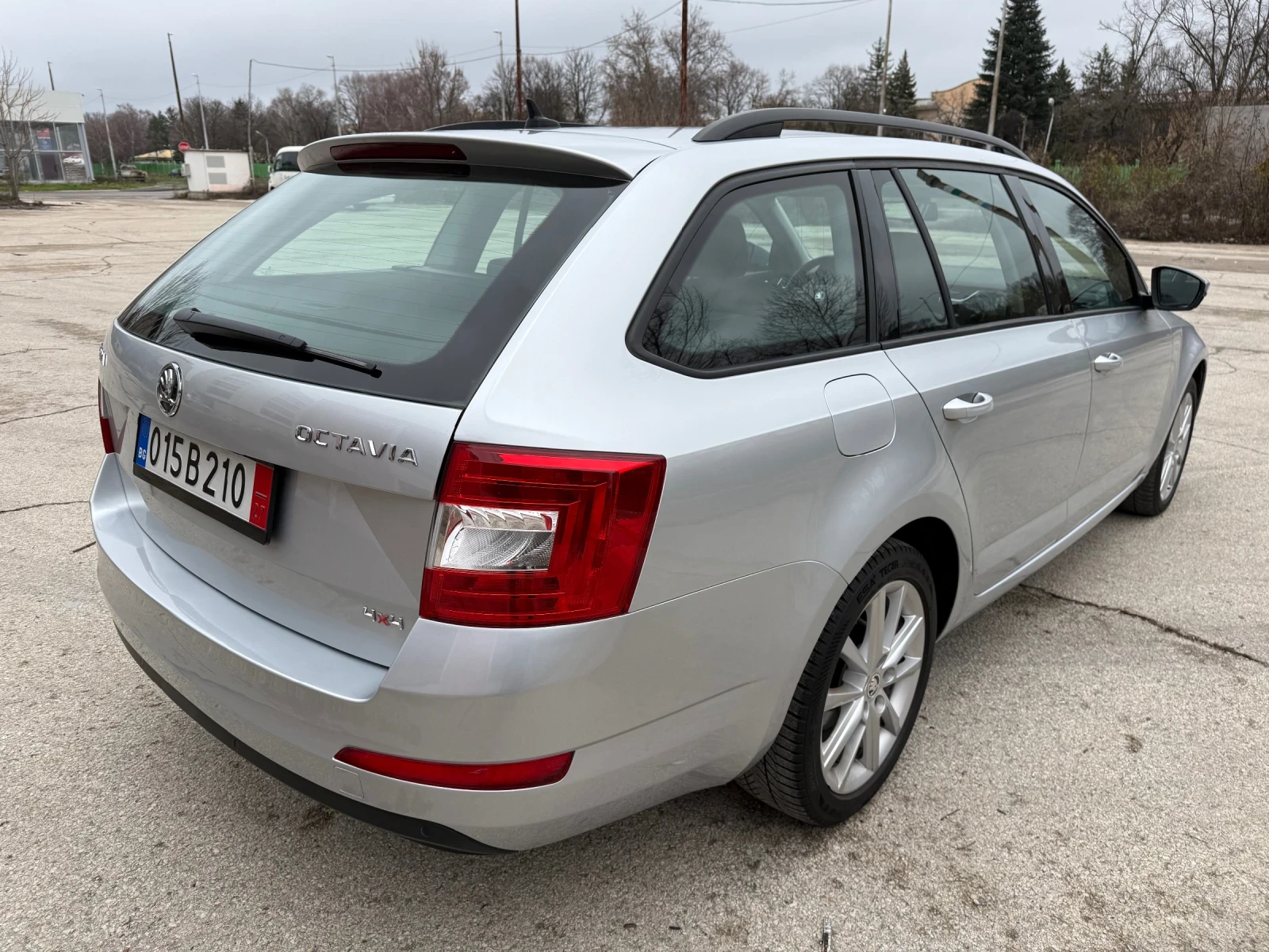 Skoda Octavia 2.0TDi / DSG / 4x4 - изображение 4