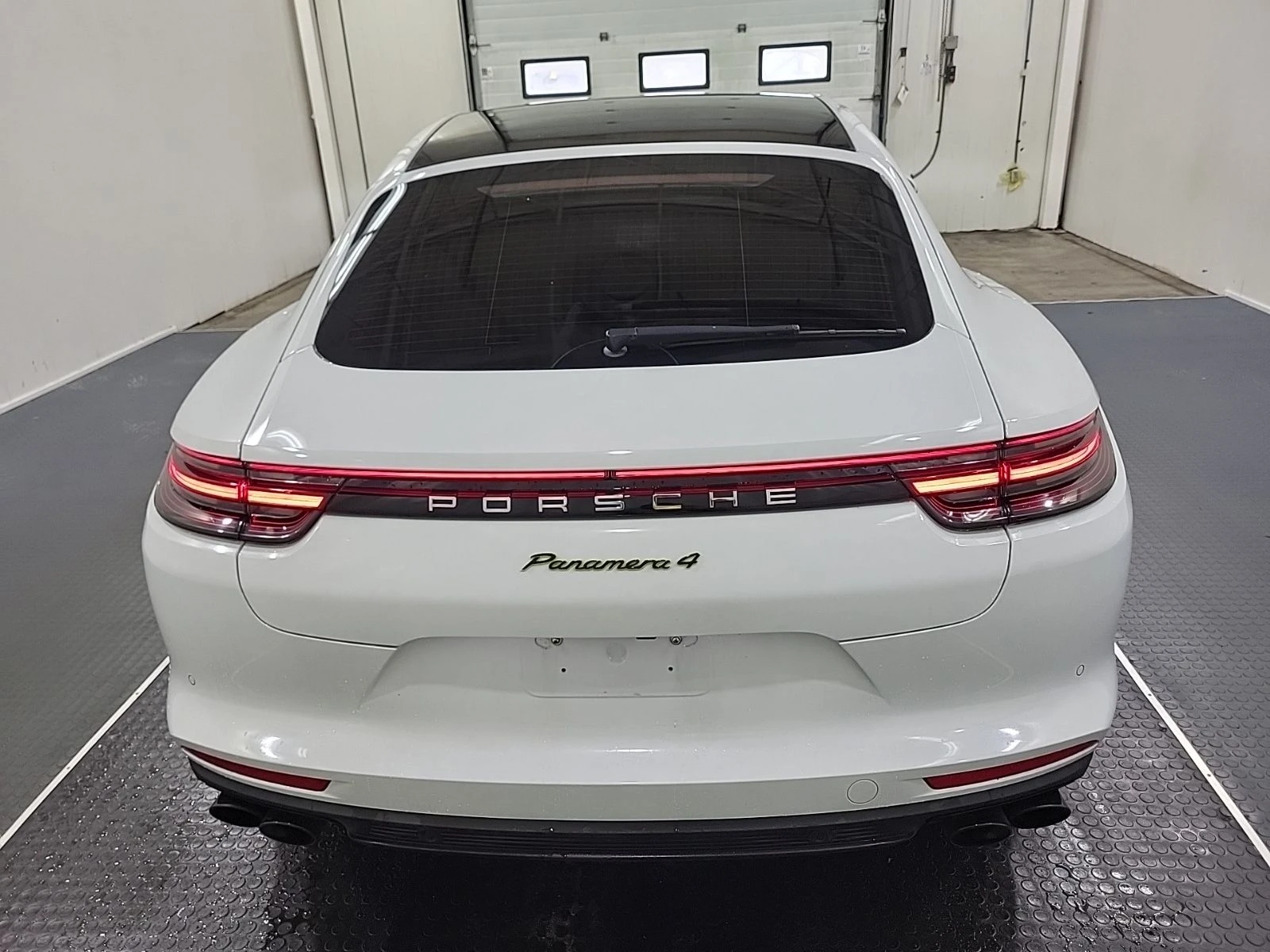 Porsche Panamera  4 / CARFAX / 360 / MATRIX / PANO /CARBON, снимка 17 - Автомобили и джипове - 53855306