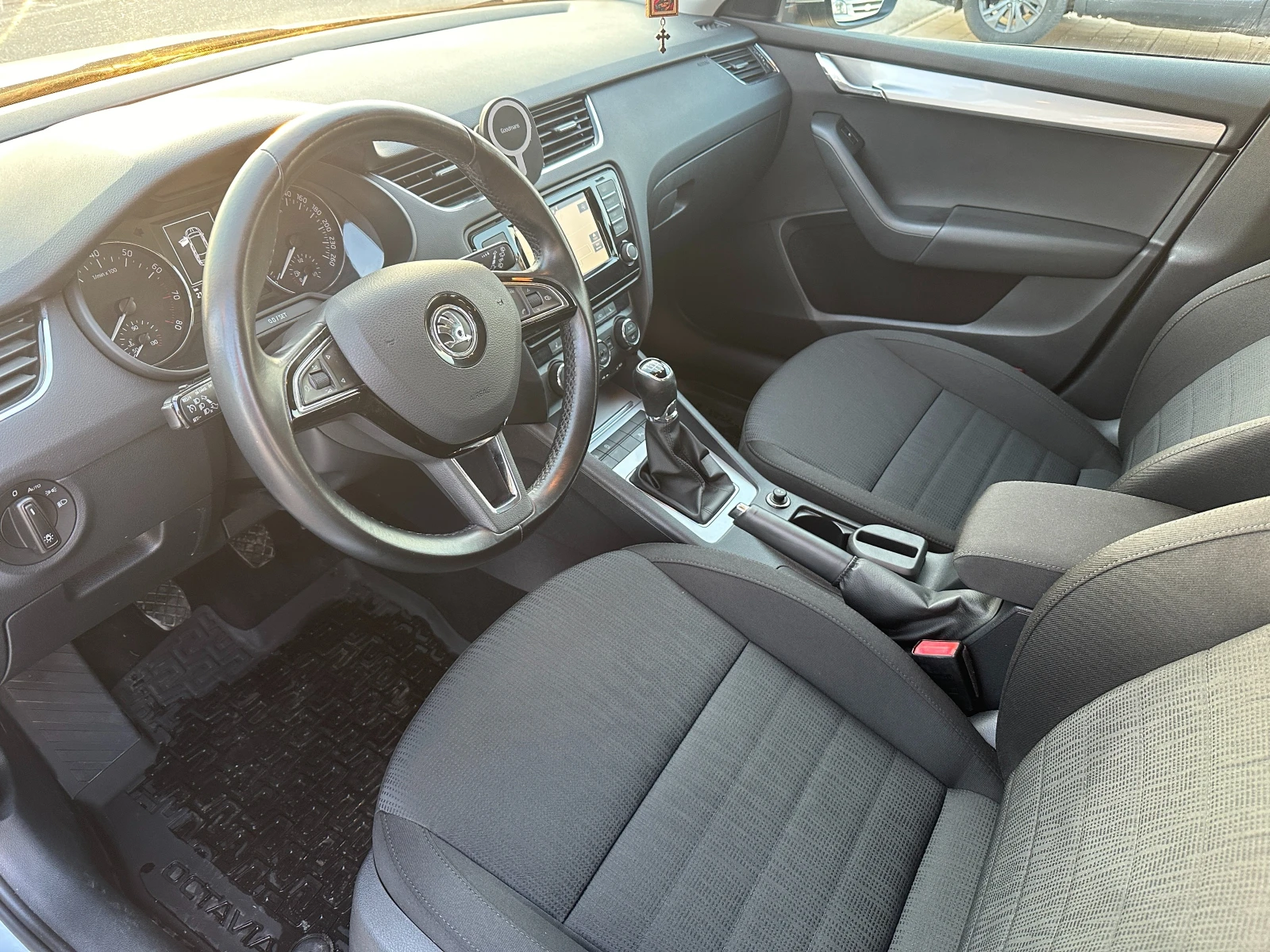 Skoda Octavia 1.4 TFSI, снимка 10 - Автомобили и джипове - 53880323