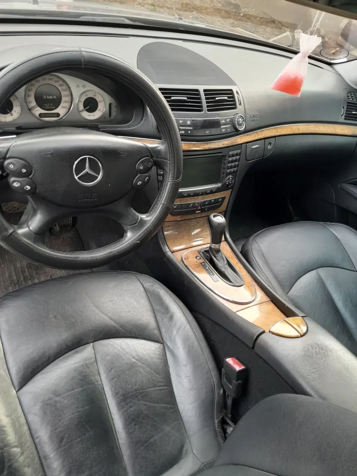 Mercedes-Benz E 320, снимка 8 - Автомобили и джипове - 54183626