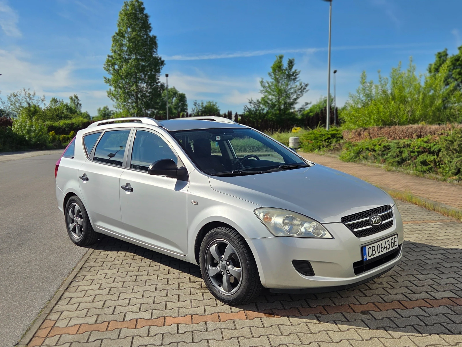 Kia Ceed 1.4i Фабрична газ* Напълно обслужена* , снимка 2 - Автомобили и джипове - 54605710
