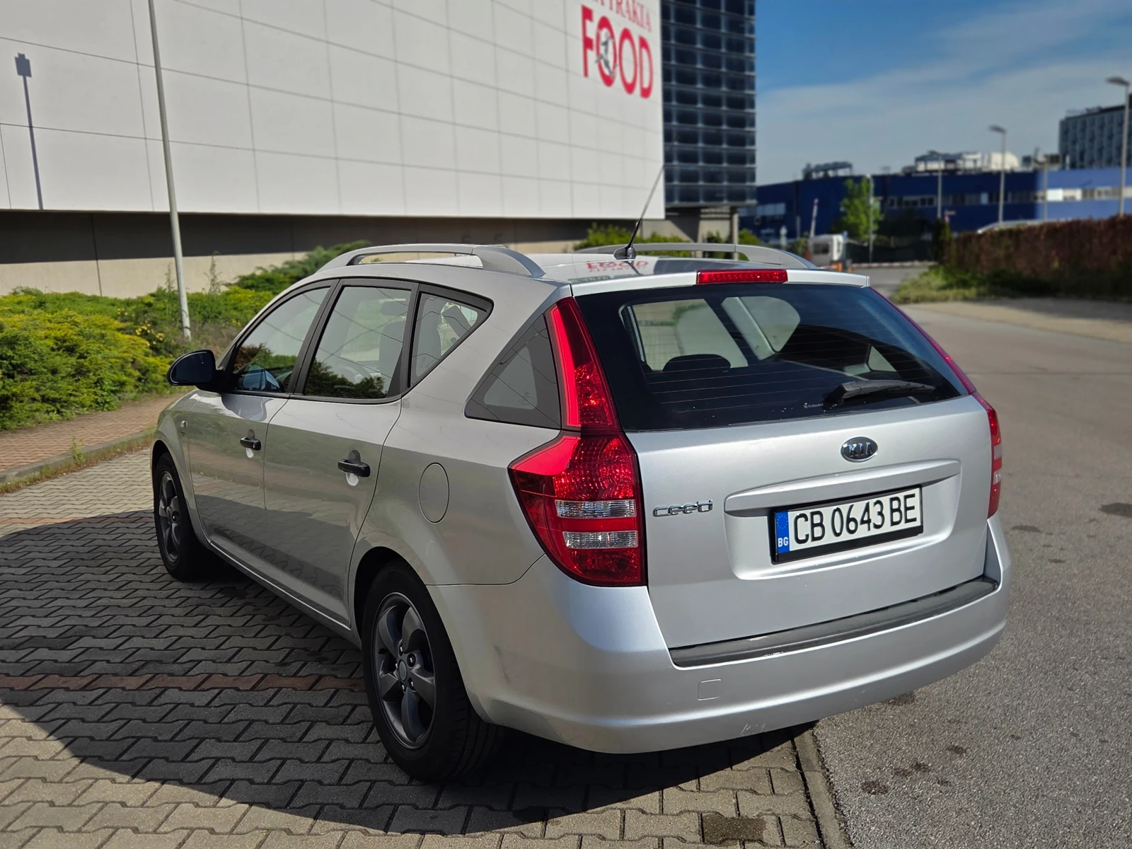 Kia Ceed 1.4i Фабрична газ* Напълно обслужена* , снимка 4 - Автомобили и джипове - 54605710