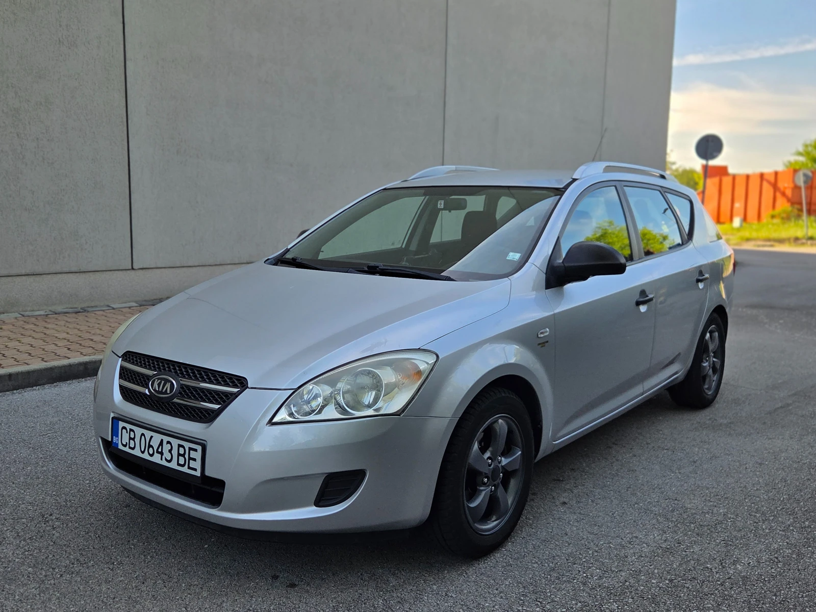 Kia Ceed 1.4i Фабрична газ* Напълно обслужена* , снимка 7 - Автомобили и джипове - 54605710