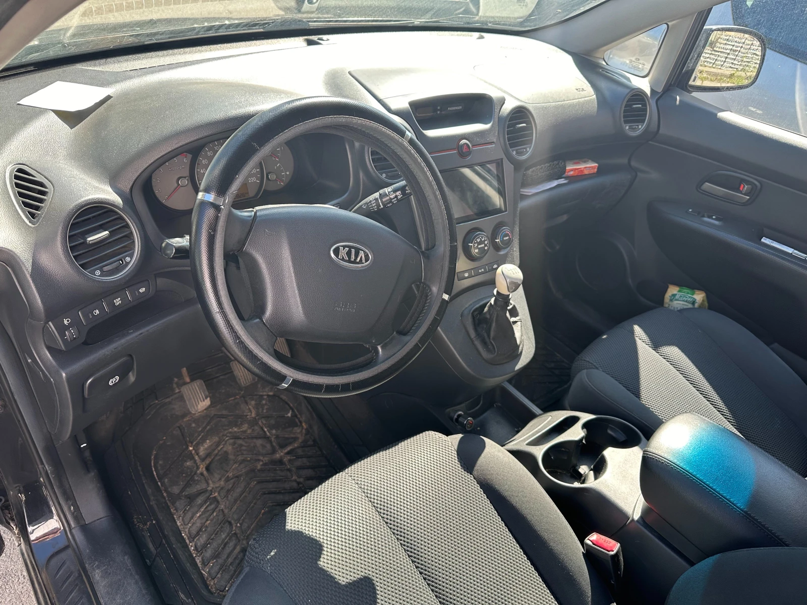 Kia Carens, снимка 6 - Автомобили и джипове - 54619991