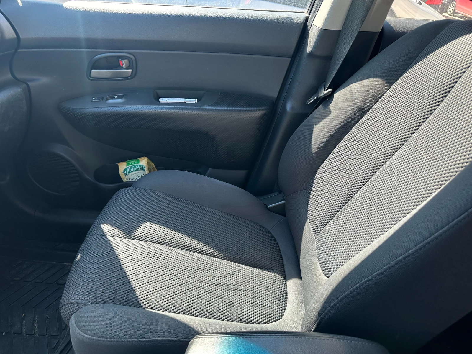 Kia Carens, снимка 8 - Автомобили и джипове - 54619991