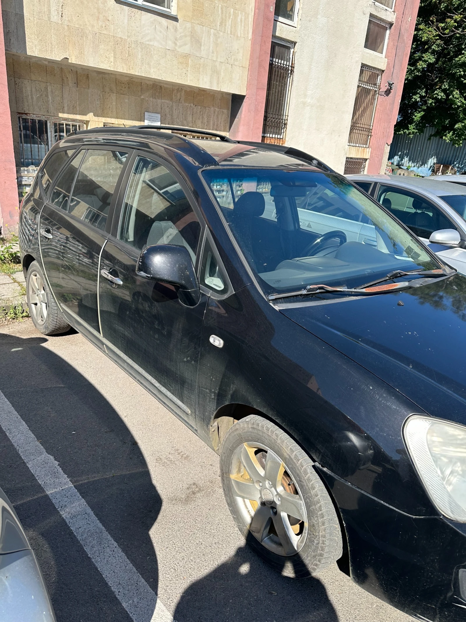 Kia Carens, снимка 2 - Автомобили и джипове - 54619991