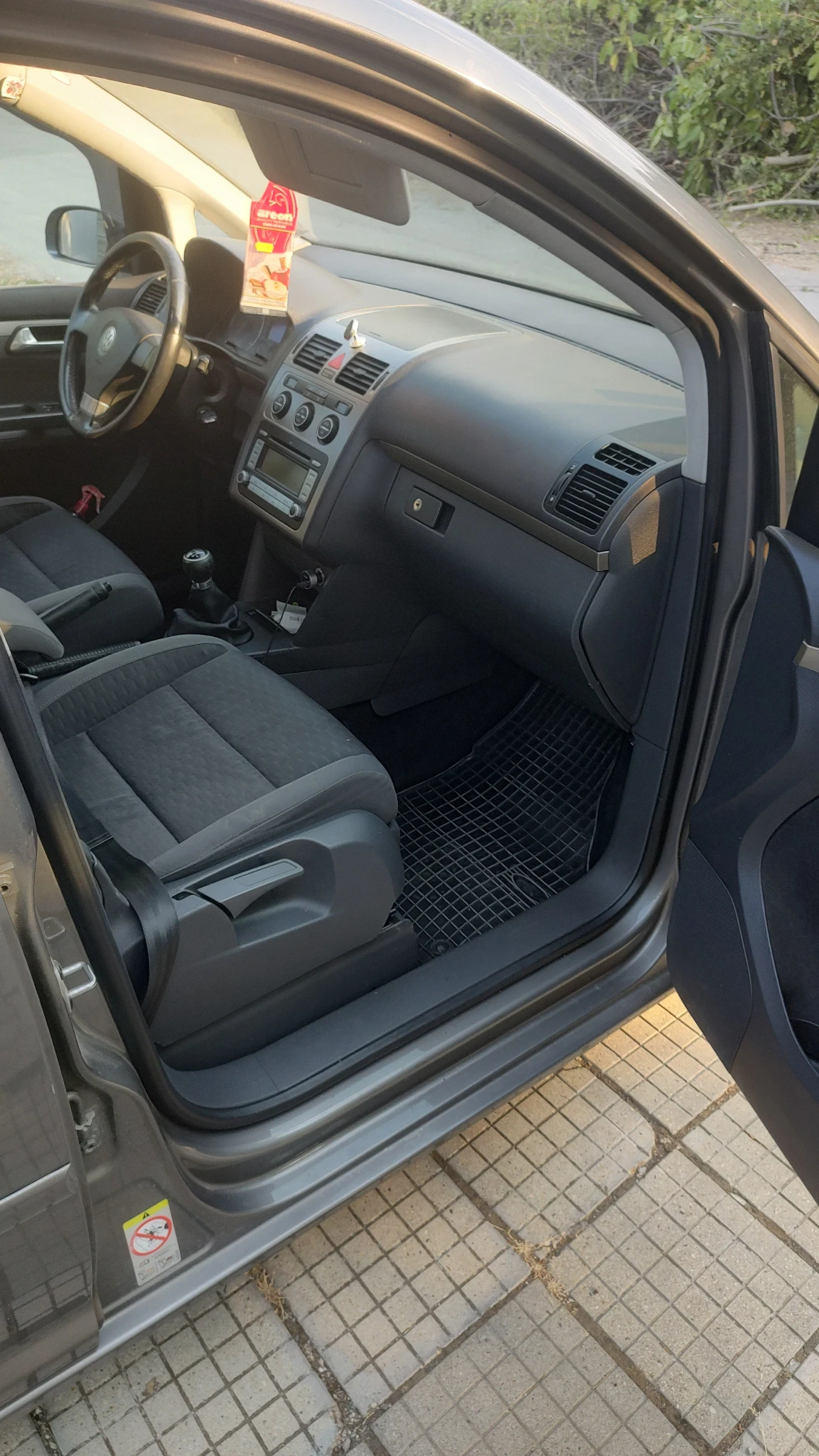 VW Touran, снимка 8 - Автомобили и джипове - 55932354