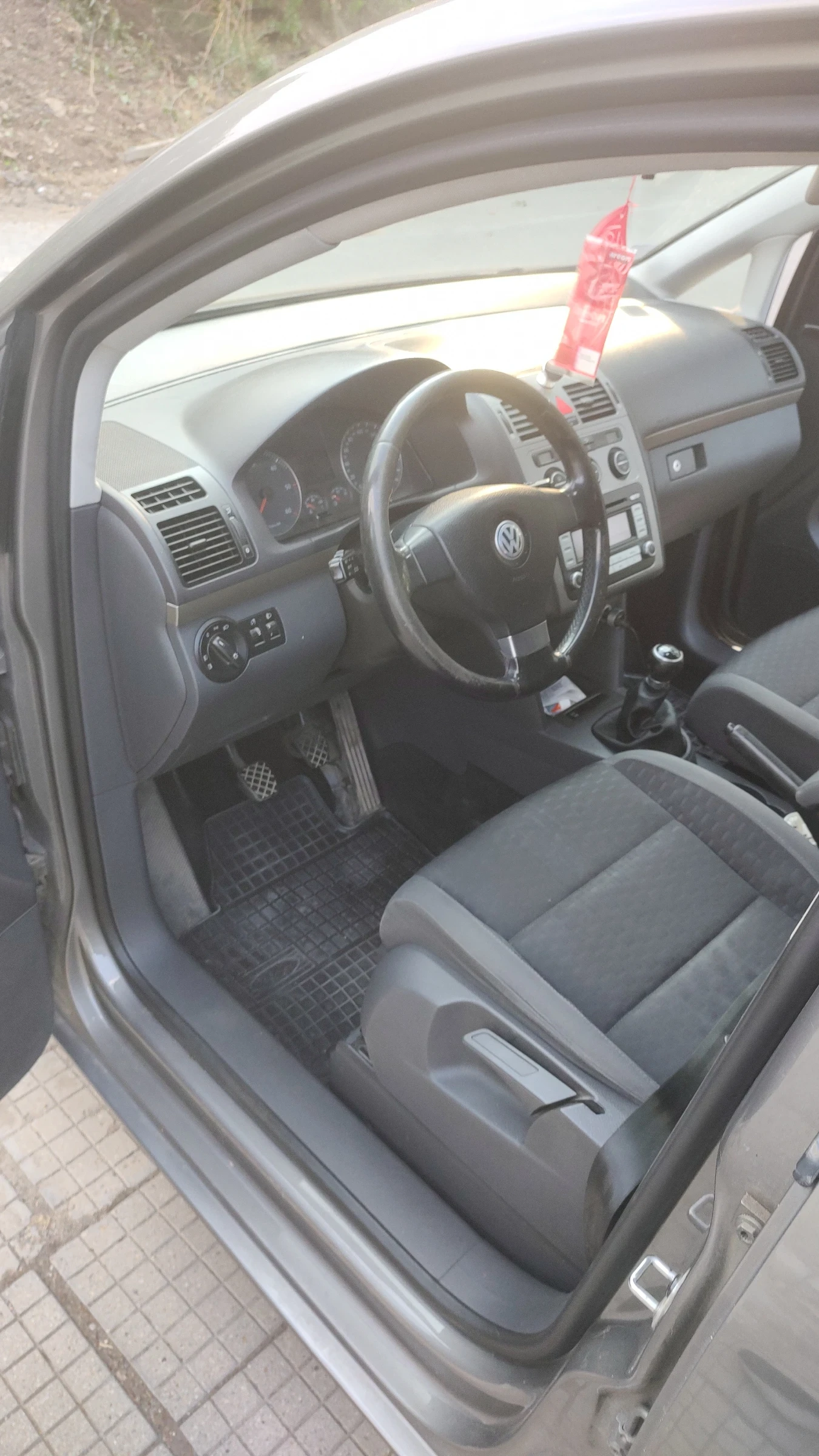 VW Touran, снимка 9 - Автомобили и джипове - 55932354