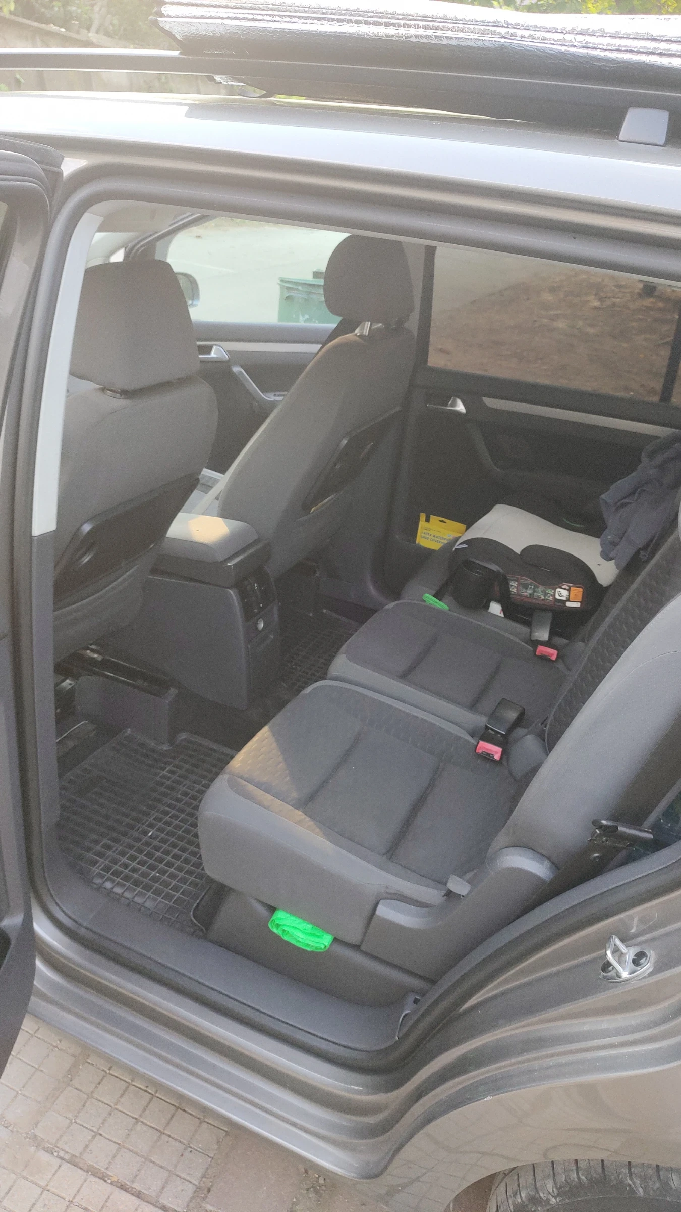 VW Touran, снимка 11 - Автомобили и джипове - 55932354