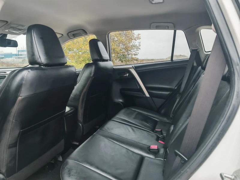 Toyota Rav4 2.2 ДИЗЕЛ 150 К.С. АВТОМАТ! 4Х4! КОЖА! УНИКАТ!, снимка 13 - Автомобили и джипове - 52337500