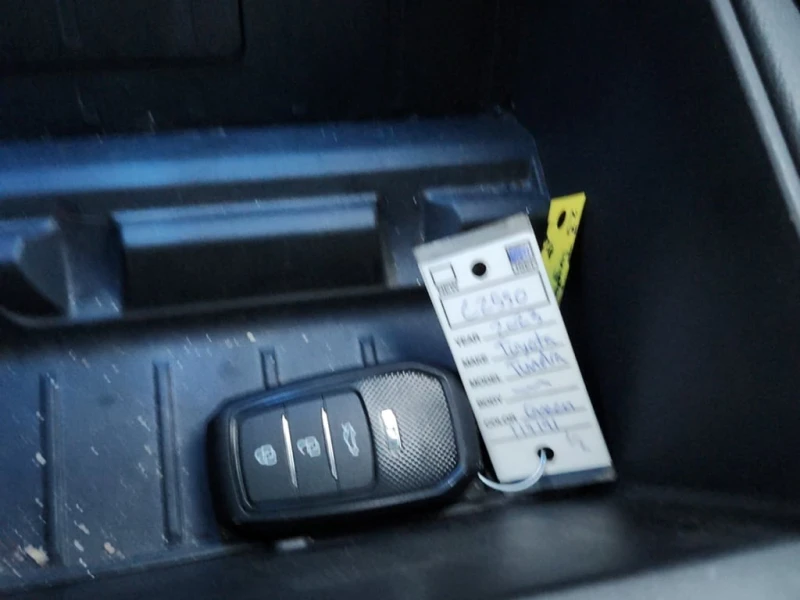 Toyota Tundra * LIMITED CREW CAB SHORT BED * CARFAX * БЕЗ ПЪРВОН, снимка 8 - Автомобили и джипове - 53086948