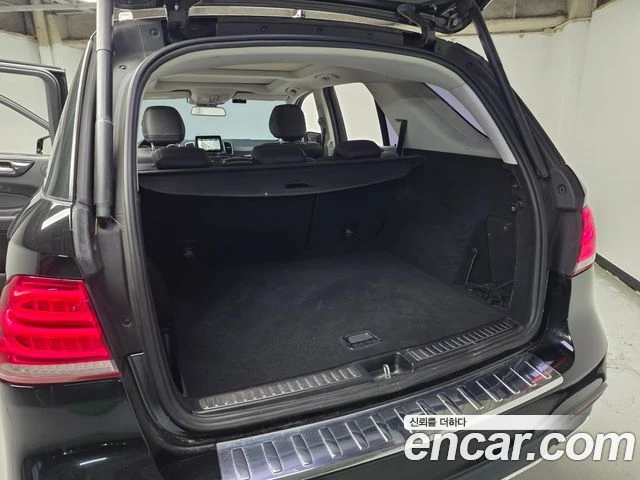 Mercedes-Benz GLE 350d | AMG PKG | 4MATIC, снимка 5 - Автомобили и джипове - 56356605