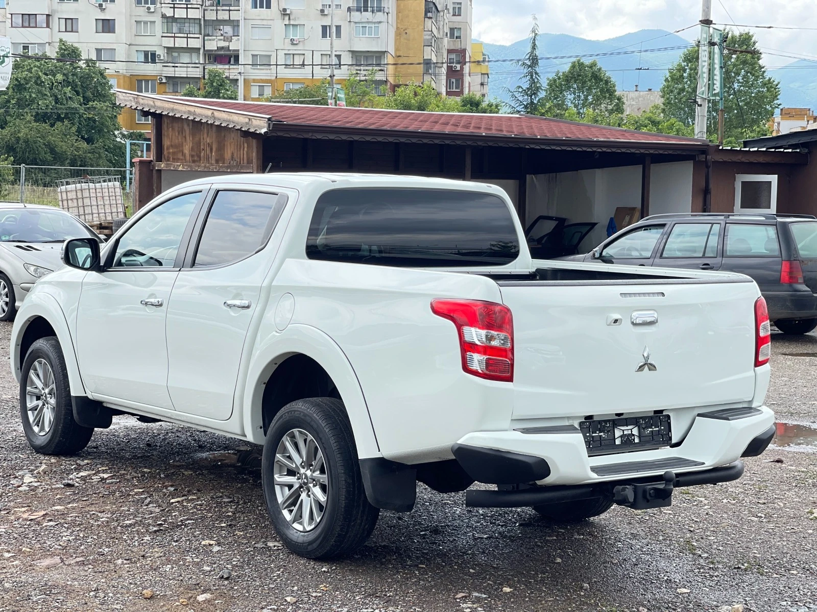 Mitsubishi L200 2.4Di-D 4x4  - изображение 3