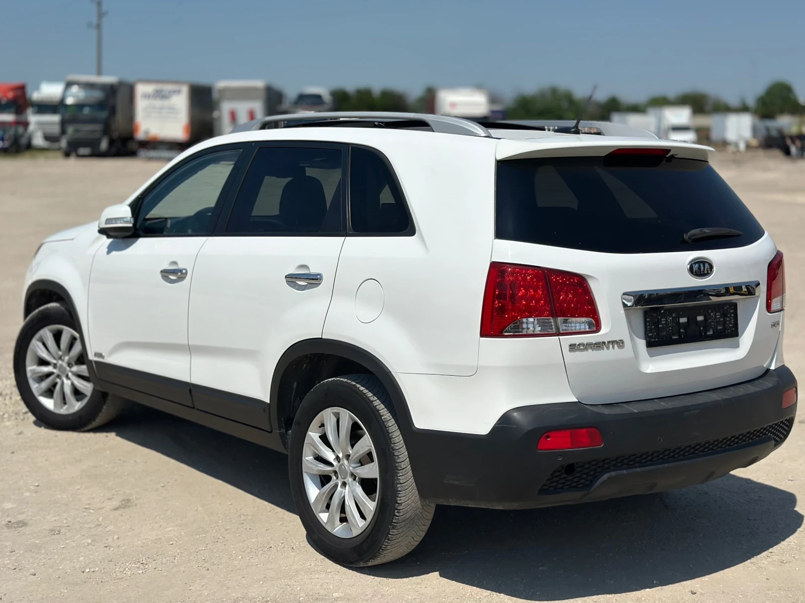 Kia Sorento 2.2CRDI / АВТОМАТИК / KEYLESS / ПАНОРАМА / ПОДГРЕВ - изображение 4