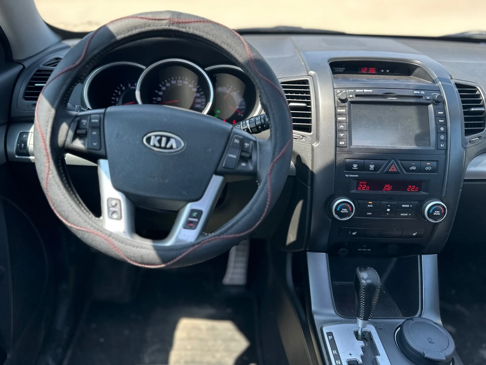 Kia Sorento 2.2CRDI / АВТОМАТИК / KEYLESS / ПАНОРАМА / ПОДГРЕВ - изображение 10