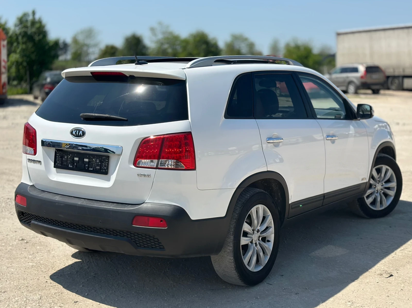 Kia Sorento 2.2CRDI / АВТОМАТИК / KEYLESS / ПАНОРАМА / ПОДГРЕВ - изображение 6
