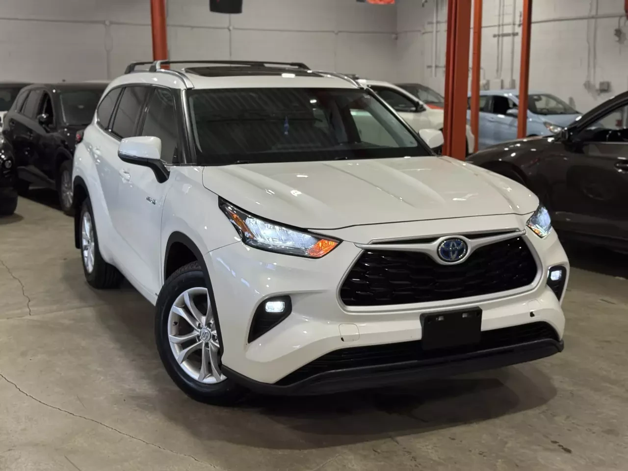 Toyota Highlander Подгрев* CarPlay* Lane Assist* Дистроник* 4X4*  - изображение 2