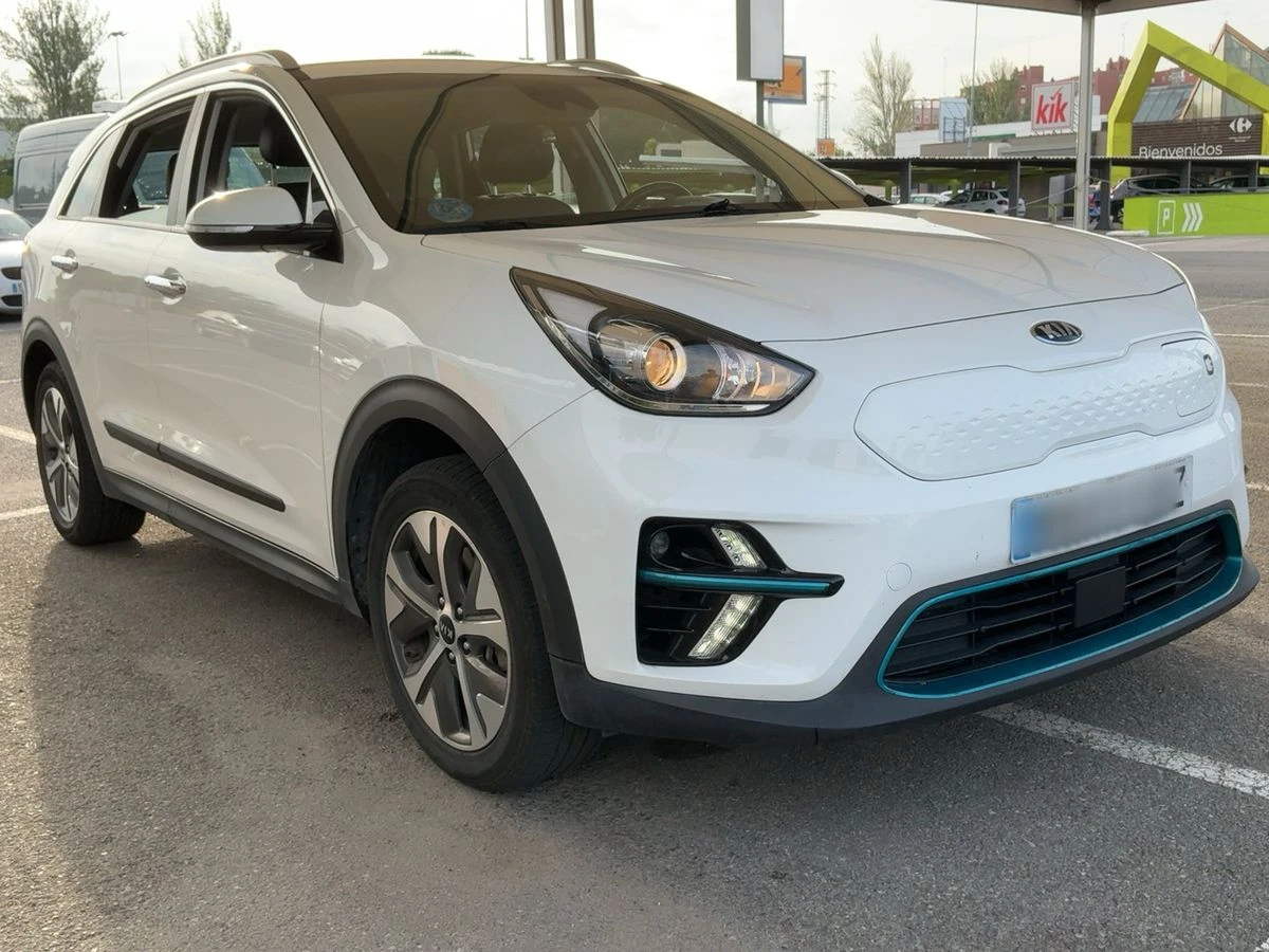 Kia Niro ОЧАКВАН ВНОС 16ЮНИ2026г СМЯНА НА ЦВЯТ 1000евро, снимка 4 - Автомобили и джипове - 53908108