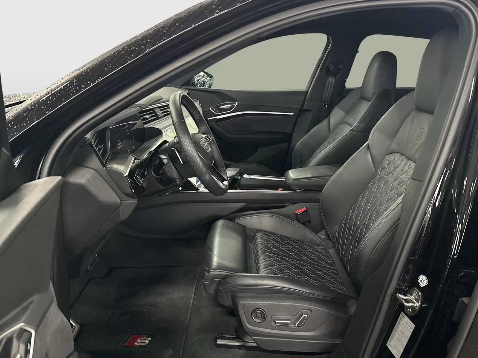 Audi SQ8 e-tron SportBack Matrix DISTR 360 AIR PANO B&O HUD, снимка 7 - Автомобили и джипове - 54476093