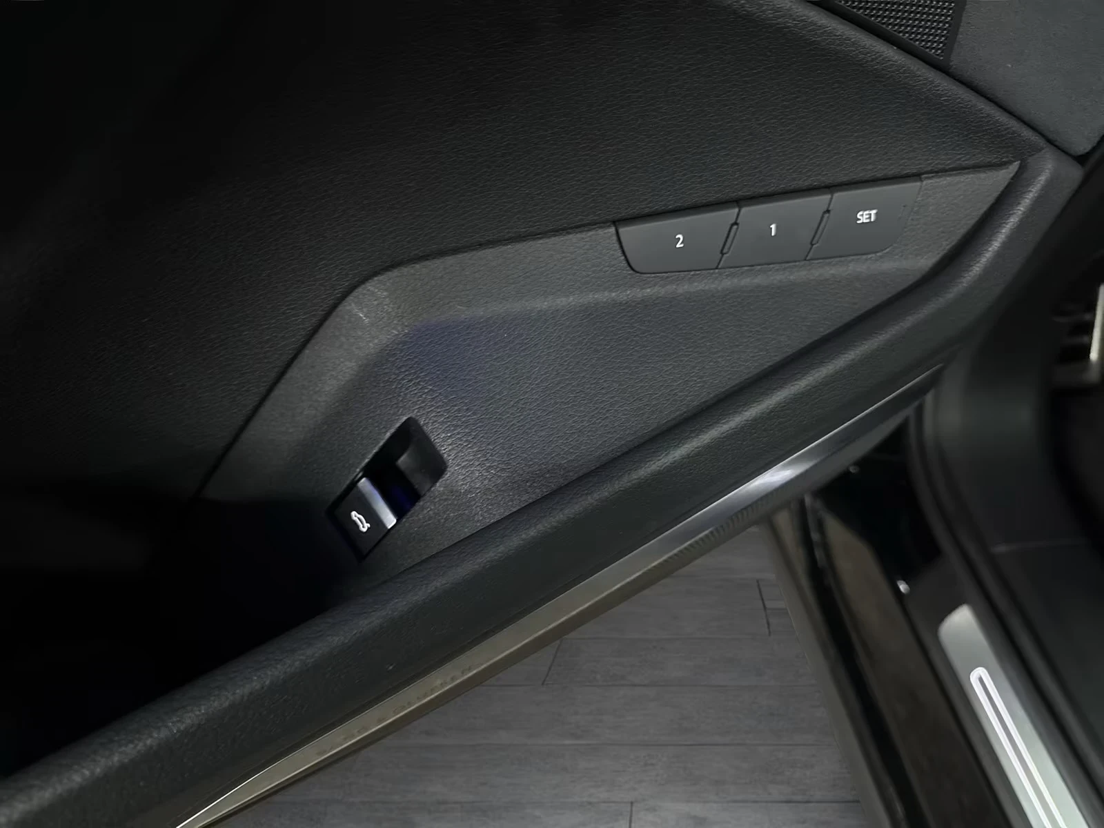 Audi SQ8 e-tron SportBack Matrix DISTR 360 AIR PANO B&O HUD, снимка 13 - Автомобили и джипове - 54476093