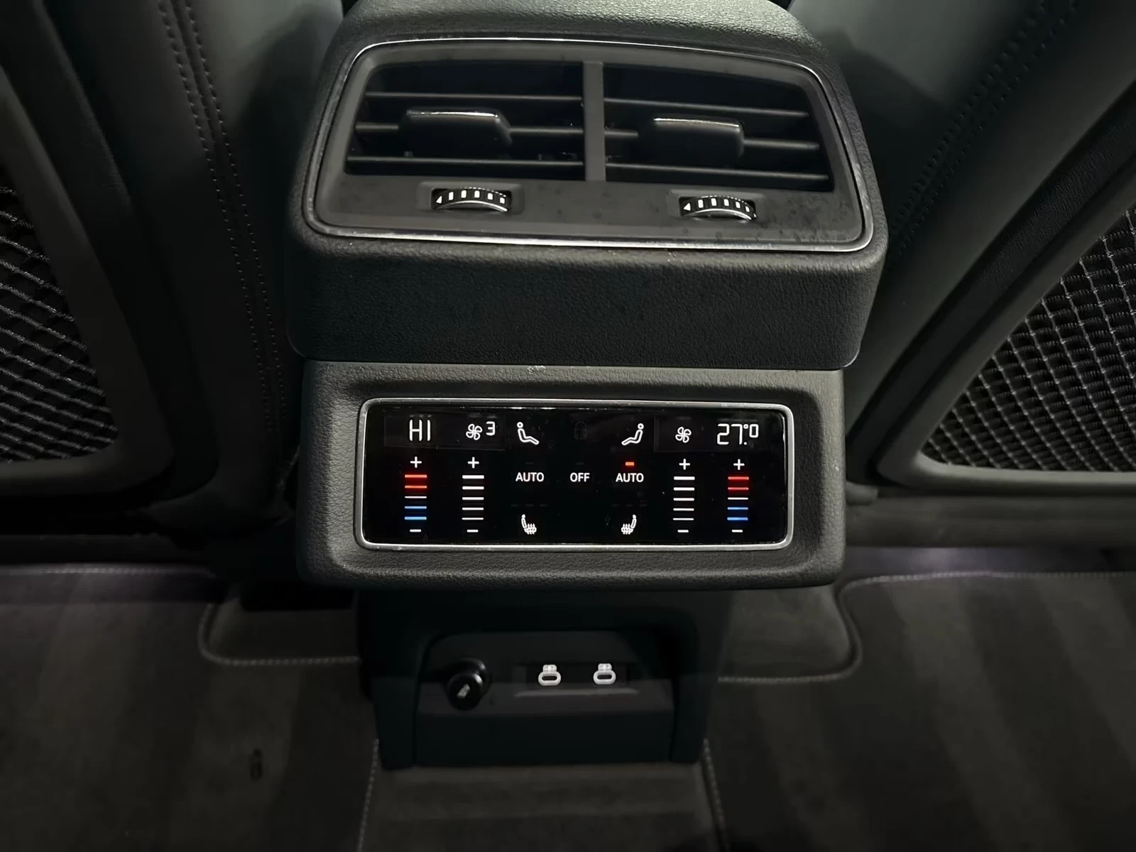Audi SQ8 e-tron SportBack Matrix DISTR 360 AIR PANO B&O HUD, снимка 15 - Автомобили и джипове - 54476093