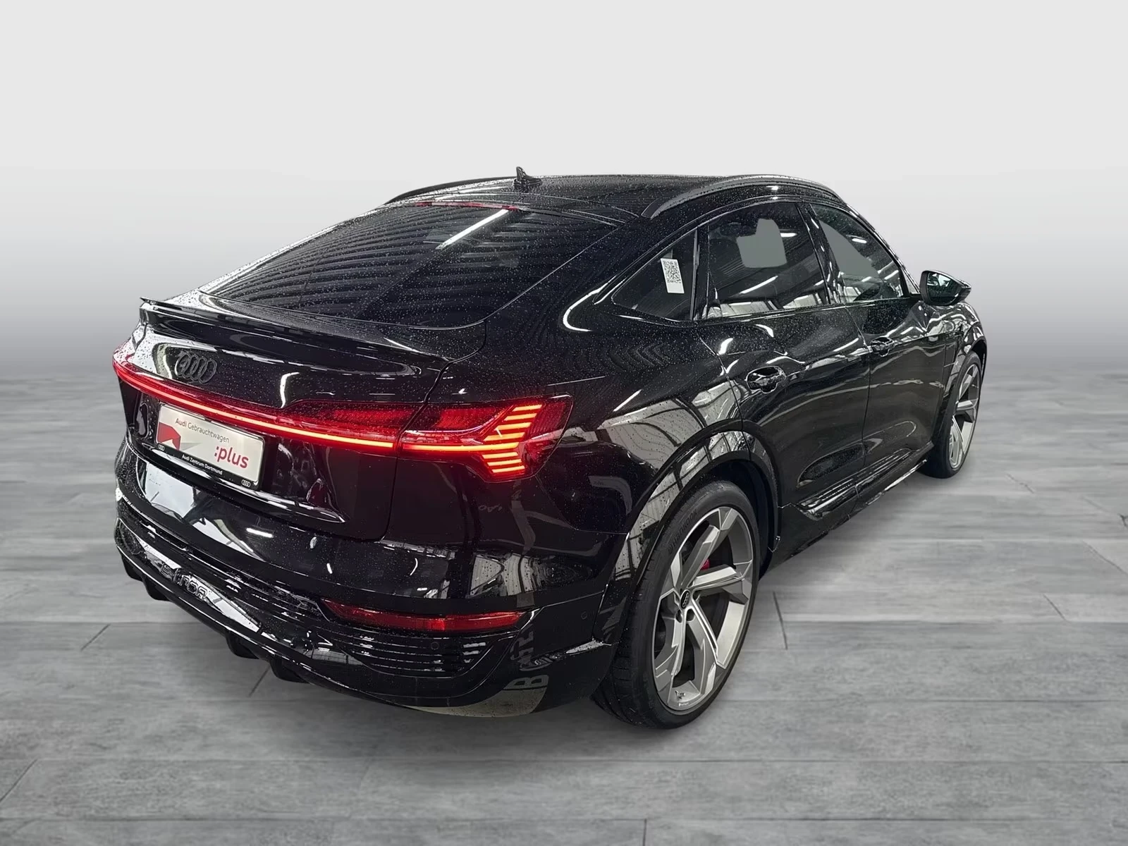 Audi SQ8 e-tron SportBack Matrix DISTR 360 AIR PANO B&O HUD, снимка 4 - Автомобили и джипове - 54476093