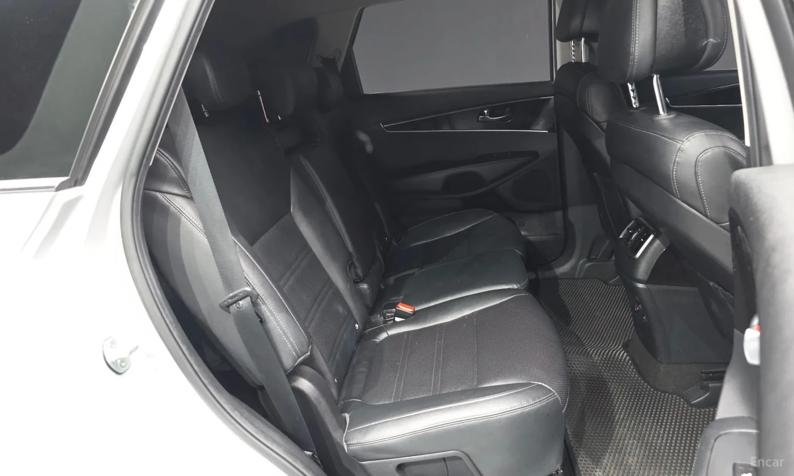 Kia Sorento 4x4\Топ цена\Подгрев\Обдухване, снимка 12 - Автомобили и джипове - 55584658