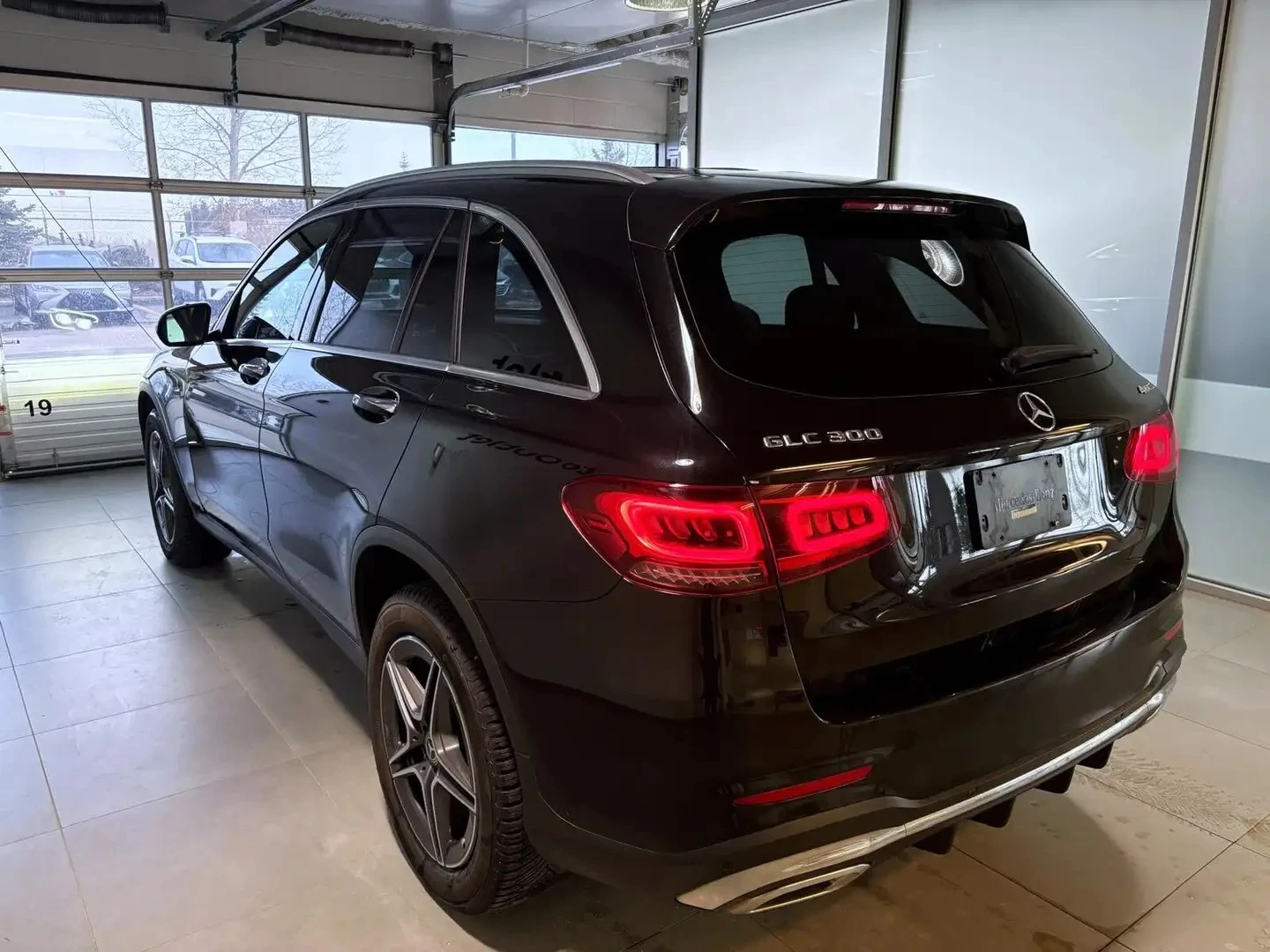 Mercedes-Benz GLC 300 4MATIC BURMESTER ЦЕНА ДО БЪЛГАРИЯ АВТОКРЕДИТ, снимка 4 - Автомобили и джипове - 56005901