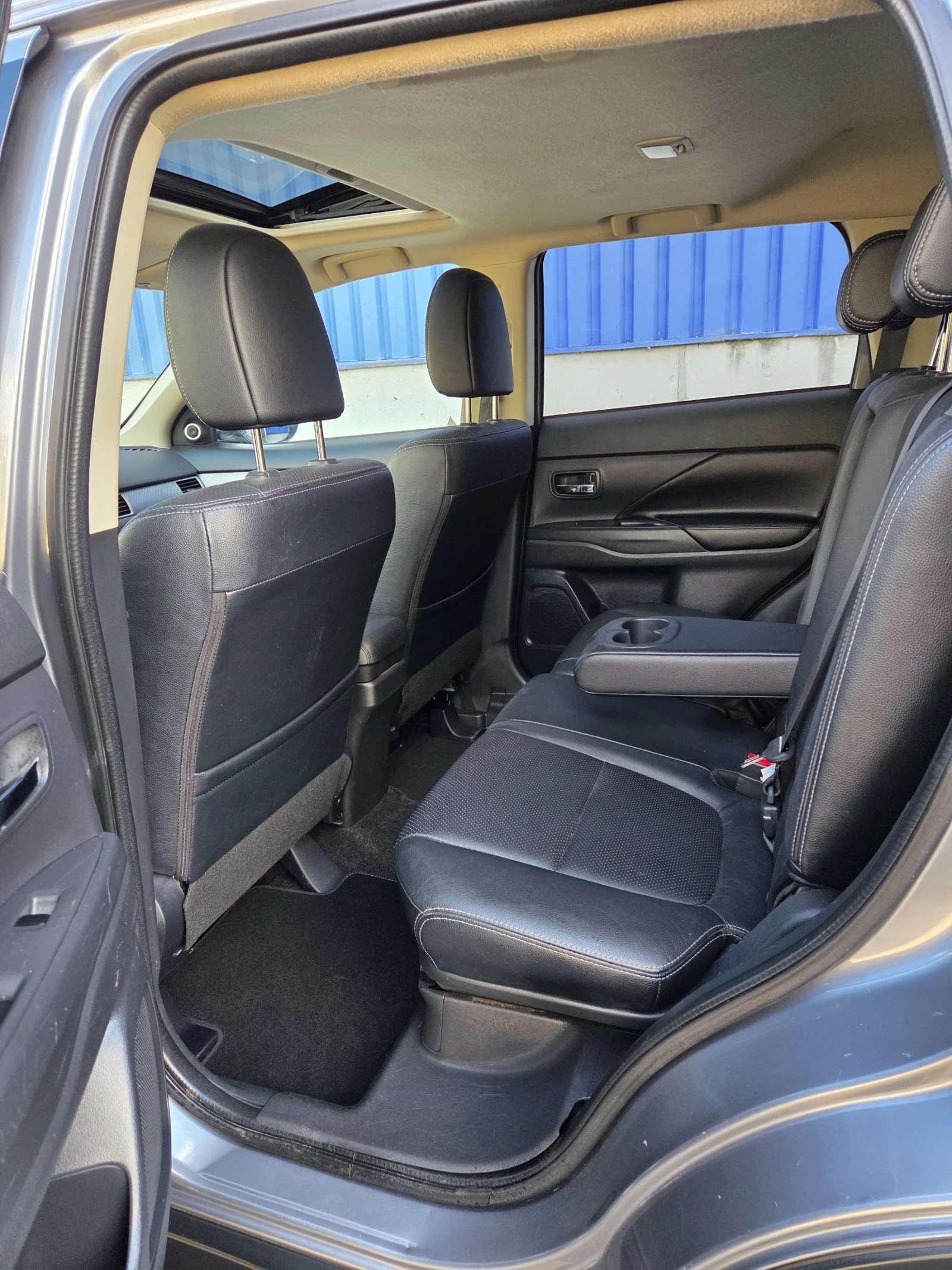 Mitsubishi Outlander 2.0������ 4�4 7-������ | Mobile.bg � ����������� 11