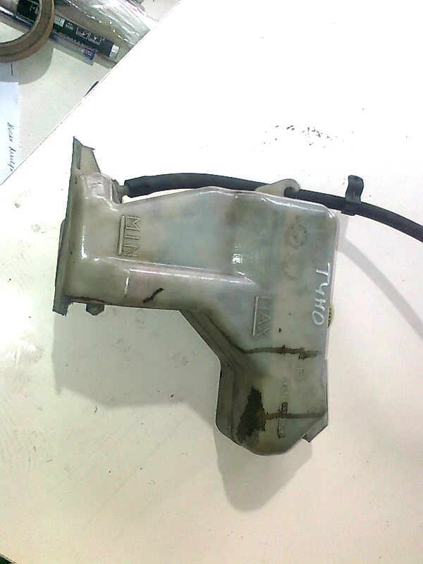 казанче антифриз за Нисан Алмера Тино 2,2di