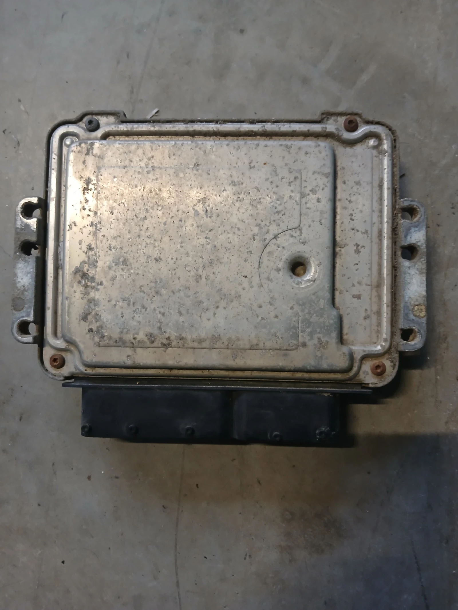 0 281 011 943 Компютър Opel Astra H, снимка 2 - Части - 54746802