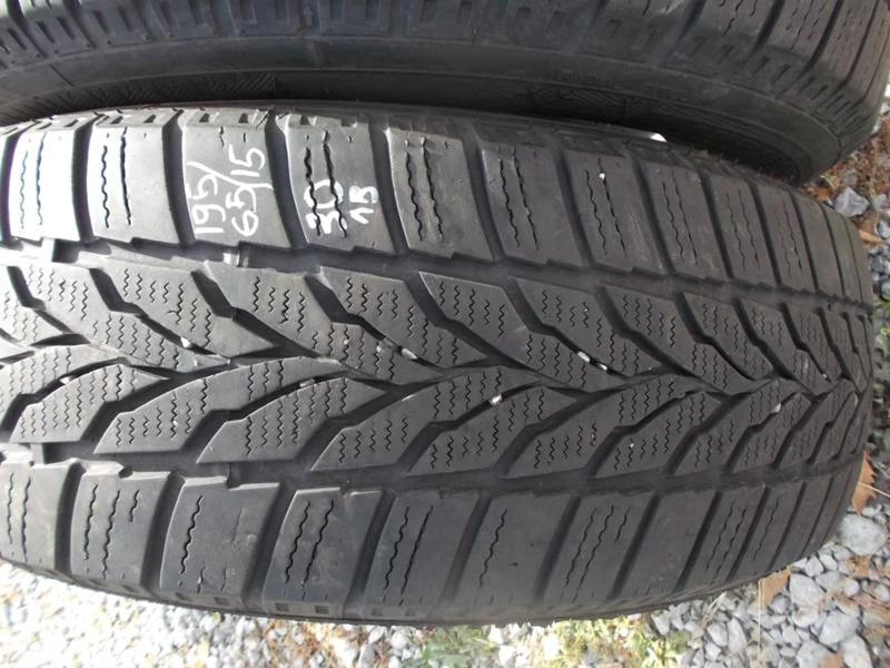 Гуми Зимни 195/65R15, снимка 2 - Гуми и джанти - 23260882