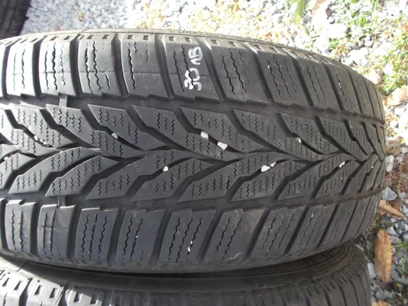 Гуми Зимни 195/65R15, снимка 3 - Гуми и джанти - 23260882