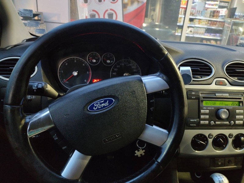 Ford Focus 1.6, снимка 9 - Автомобили и джипове - 45655785
