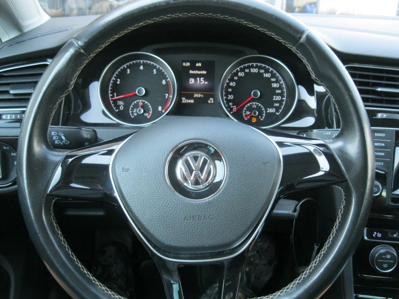 VW Golf 7 Lim. CUP BMT, снимка 16 - Автомобили и джипове - 46583445