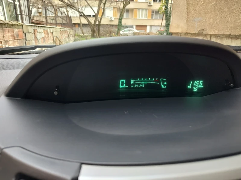 Toyota Yaris 1.3i бензин газ, снимка 7 - Автомобили и джипове - 52265236