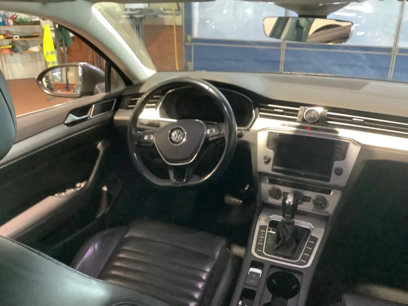 VW Passat 2.0TDI 190кс.* 4x4* Дистроник* 360 * Обдухване, снимка 7 - Автомобили и джипове - 52654437