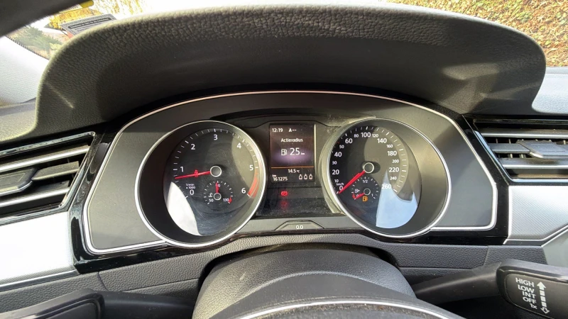 VW Passat, снимка 12 - Автомобили и джипове - 52747327