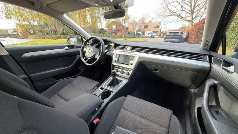 VW Passat, снимка 10 - Автомобили и джипове - 52747327