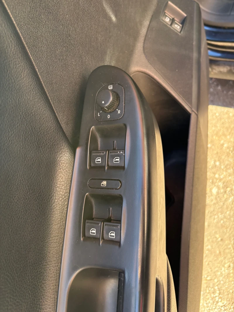 VW Passat 2.0TDI, снимка 9 - Автомобили и джипове - 52927950