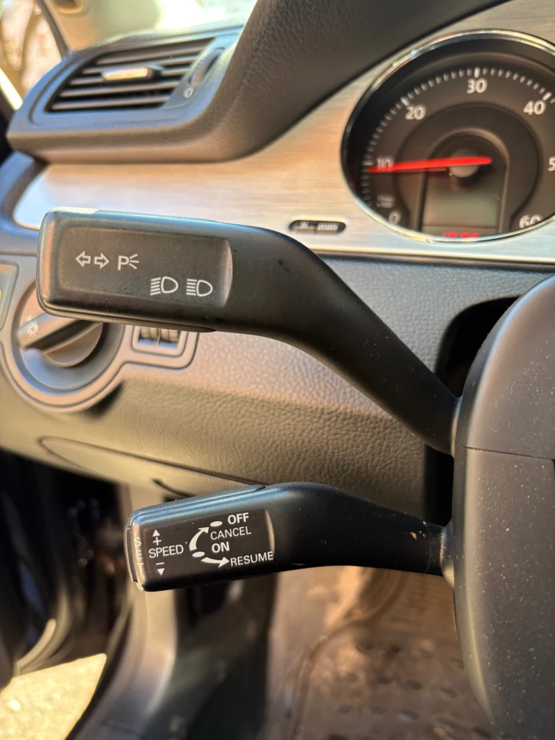 VW Passat 2.0TDI, снимка 14 - Автомобили и джипове - 52927950