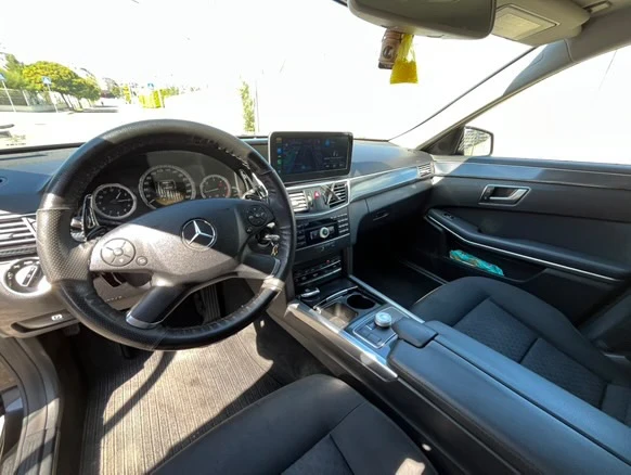 Mercedes-Benz E 220, снимка 8 - Автомобили и джипове - 53911456