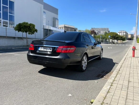 Mercedes-Benz E 220, снимка 4 - Автомобили и джипове - 53911456