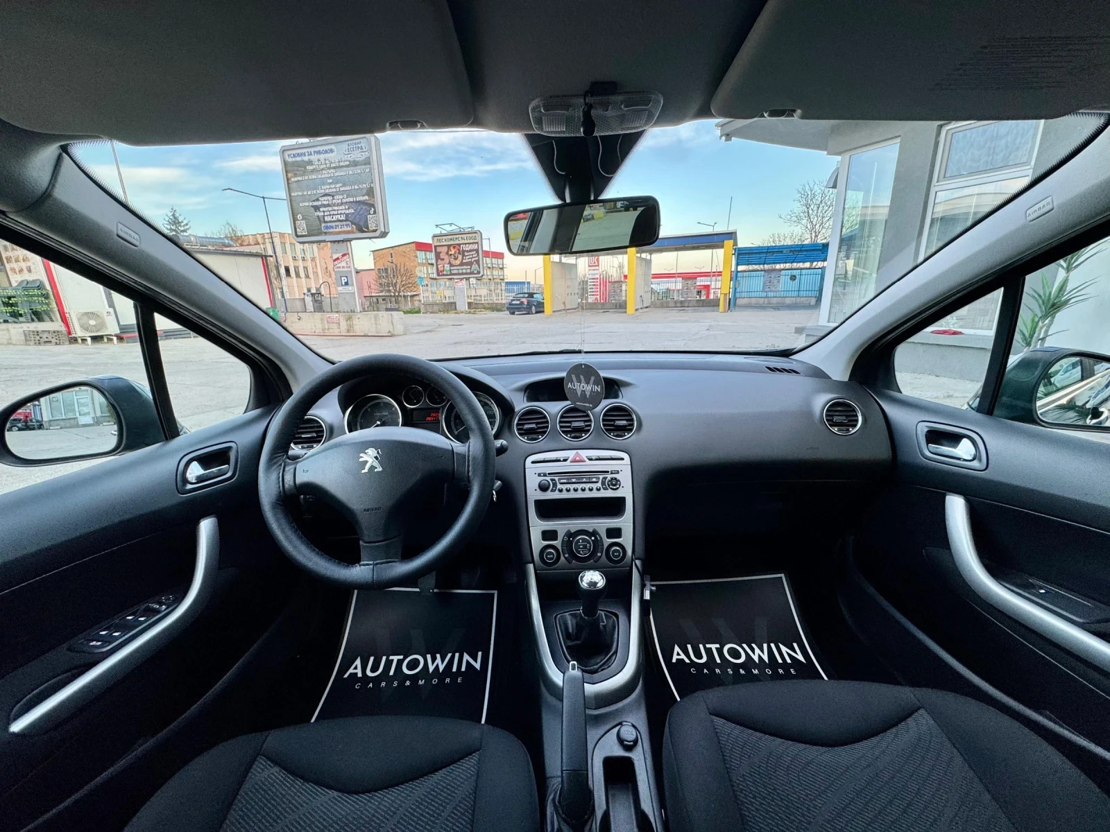 Peugeot 308 SW 1.6 HDI, снимка 12 - Автомобили и джипове - 54127723